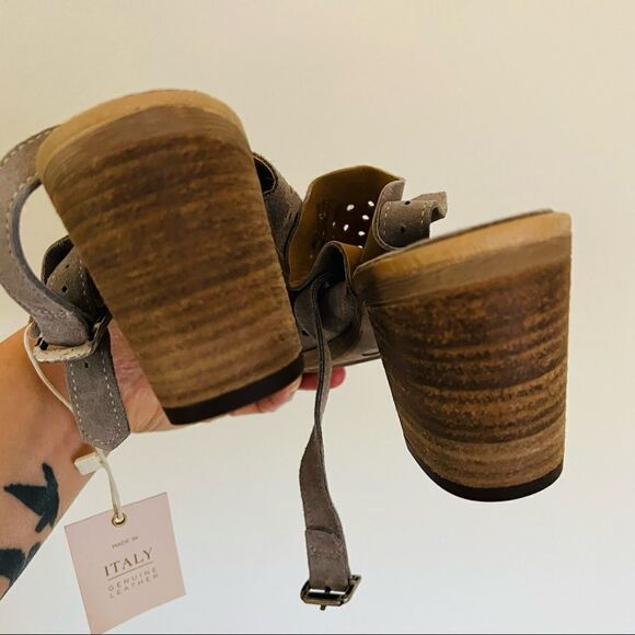 Sophia milano Women's Perforated Hooded Wedge Sandals Size 8 NWT - Picture 5 of 6